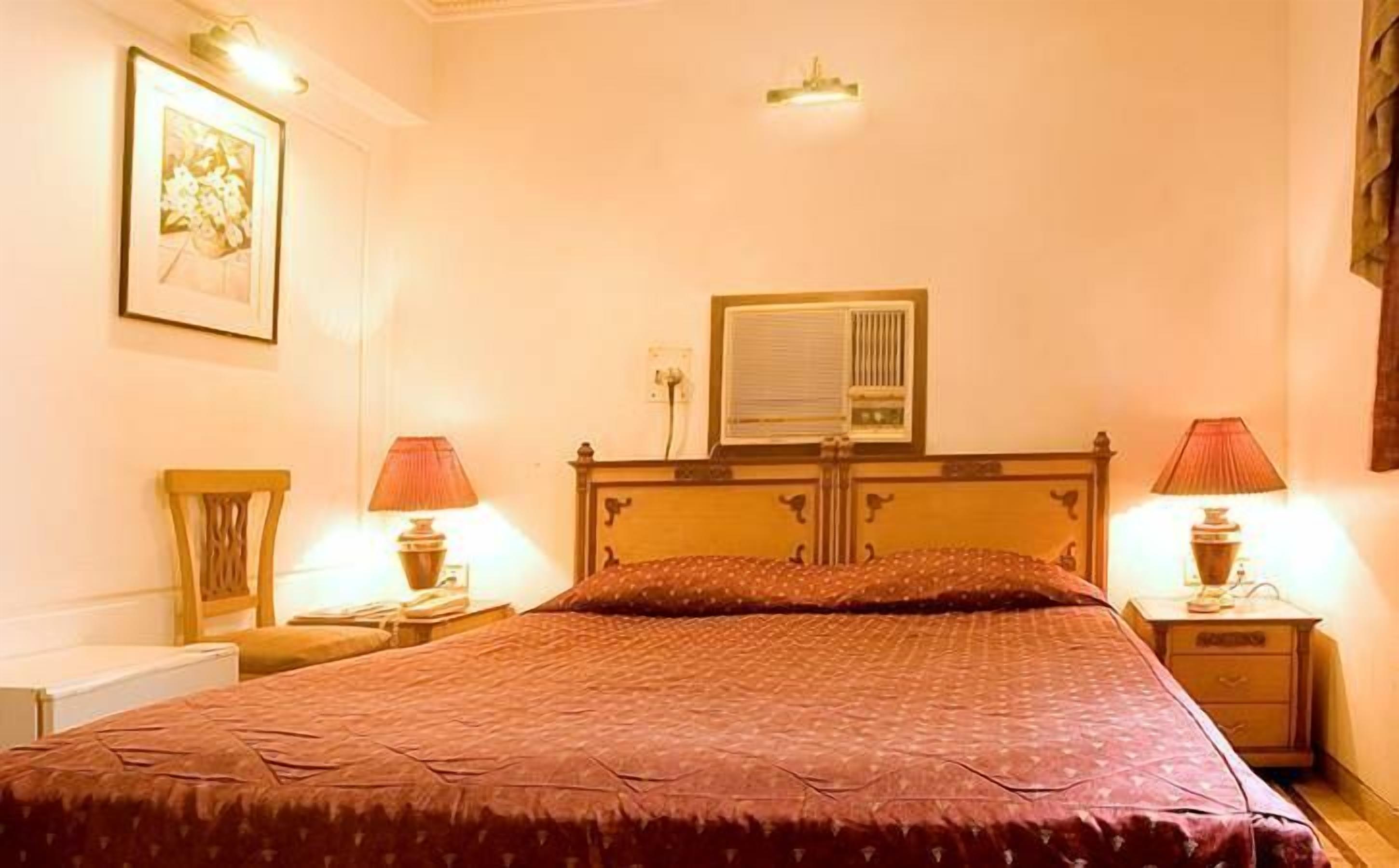 Benzy Palace - Mumbai — Photos 1
